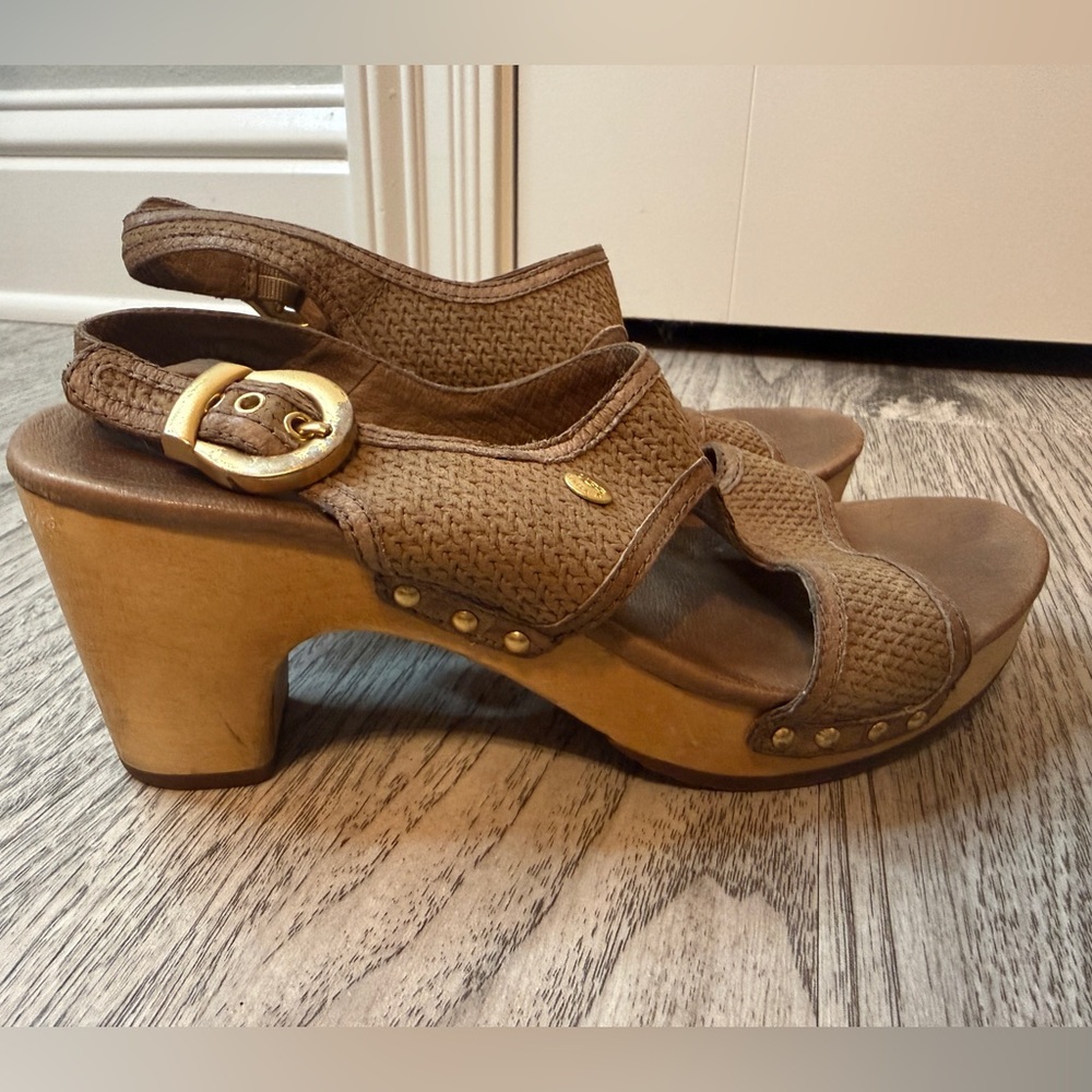 Ugg Brown Woven leather Women's Sandals sz 6 37 6.5 GUC